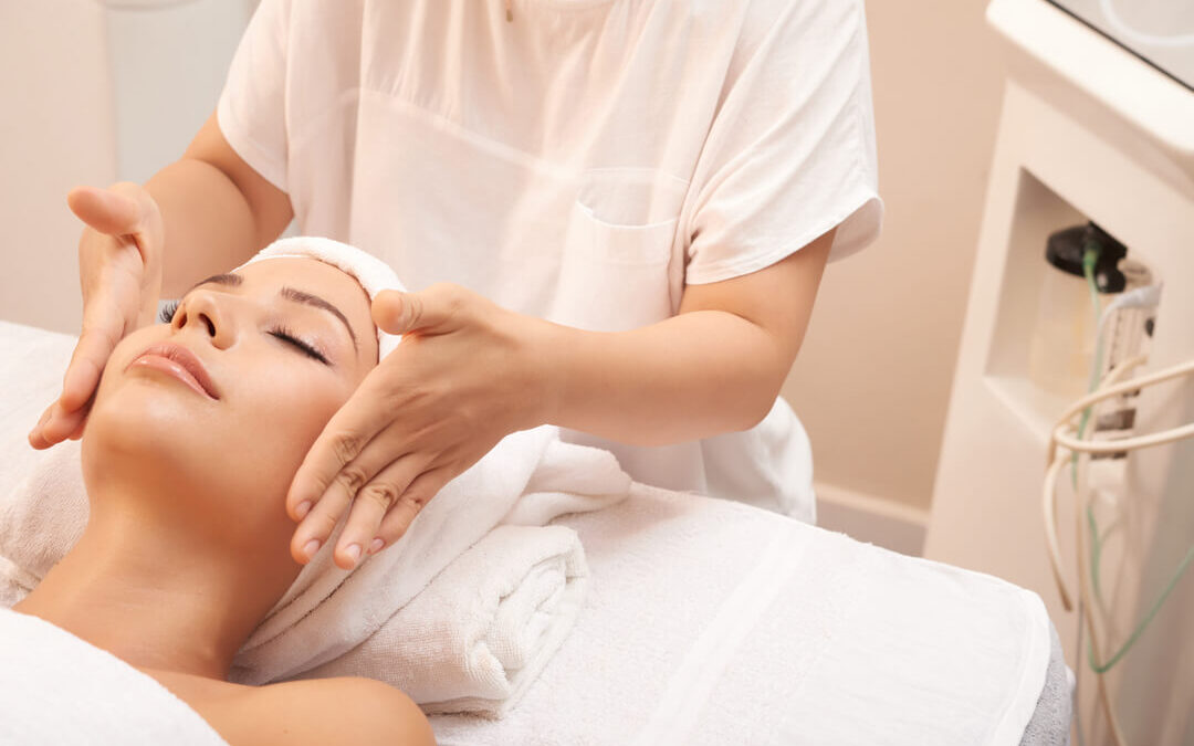 Carreira na área da estética para profissionais de saúde: 4 opções para atuar