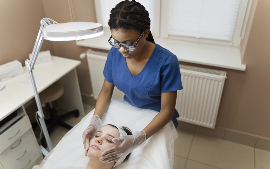 Como começar na Estética: curso livre ou pós-graduação?