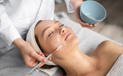 Peelings e ativos farmacológicos: como a ciência aumenta a eficácia e reduz irritações na pele